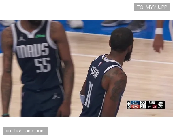 欧文高难度拉杆上篮后手指地板的经典瞬间